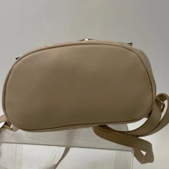 Bnwt Juicy Couture Tan Mini Backpack with Heart Clasp and Monogram Design - Picture 6 of 15
